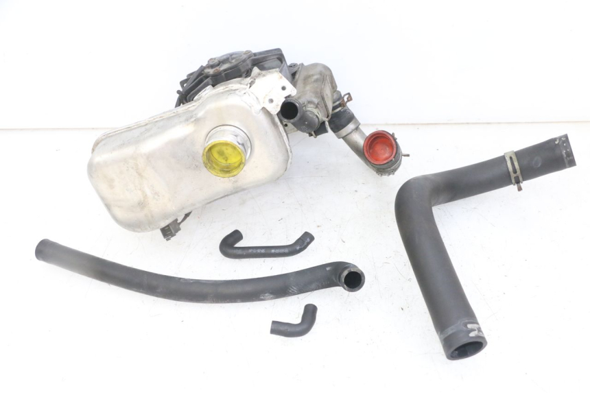 photo de RADIATORE PEUGEOT SATELIS COMPRESSOR K15 125 (2006 - 2009) - Primo piano tecnico