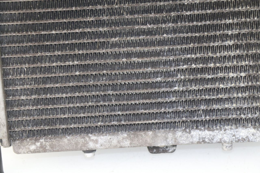 photo de RADIATORE PEUGEOT SATELIS 300 (2012 - 2015) - Dettagli dei punti di fissaggio