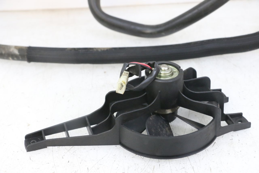 photo de RADIATORE PEUGEOT SATELIS 125 (2010 - 2012) - Dettagli dei punti di fissaggio