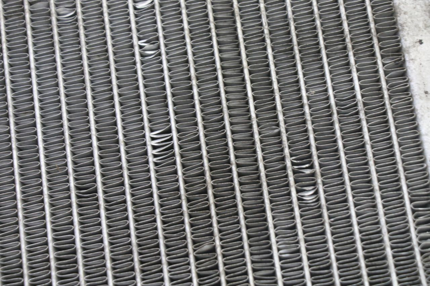 photo de RADIATORE PEUGEOT SATELIS 125 (2013 - 2018) - Dettagli dei punti di fissaggio