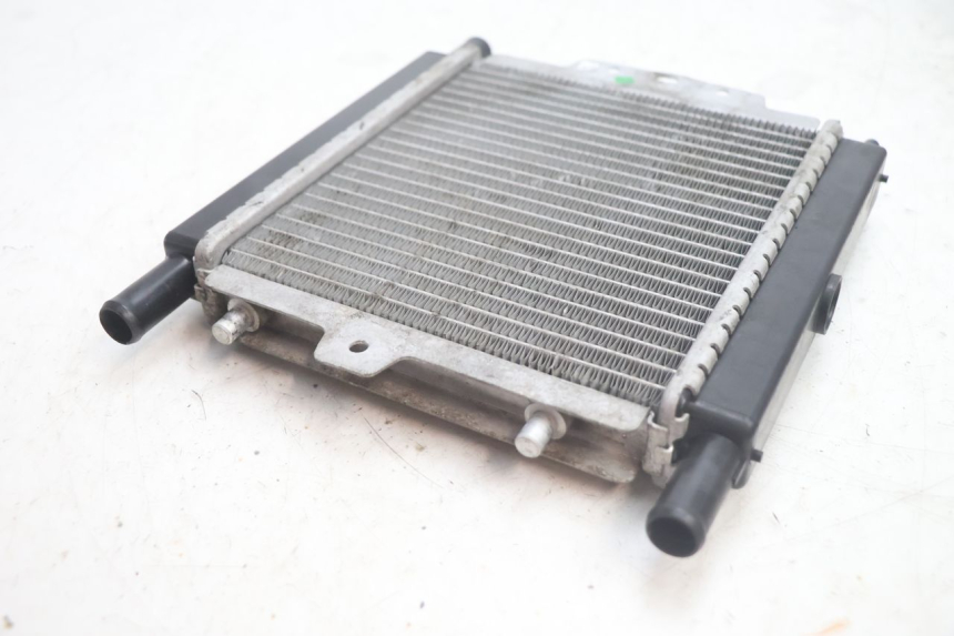 photo de RADIATORE PEUGEOT SATELIS 125 (2013 - 2018) - Stato della superficie e materiale