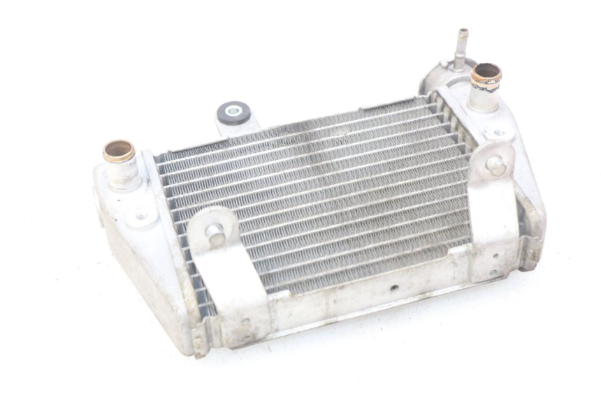 photo de RADIATORE SUZUKI SIXTEEN 125 (2008 - 2010) - Primo piano tecnico