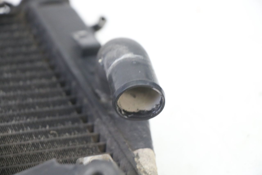 photo de RADIATORE HONDA ST PAN EUROPEAN 1300 (2002 - 2013) - Dettagli dei punti di fissaggio