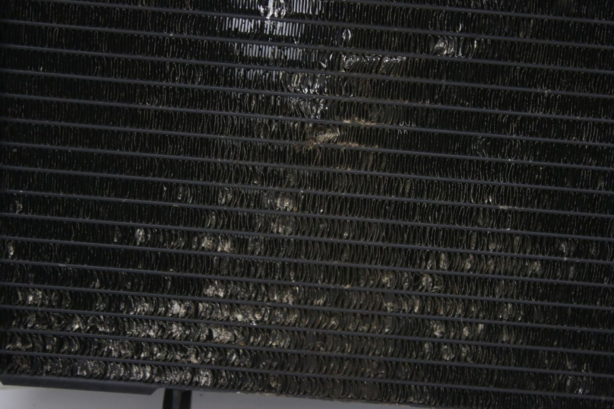 photo de RADIATORE SUZUKI SV S 650 (1999 - 2002) - Dettagli dei punti di fissaggio