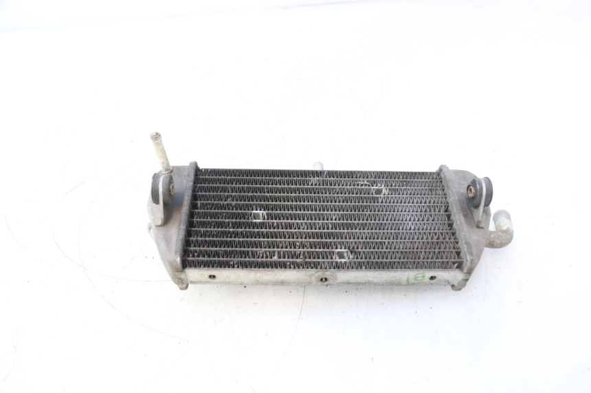 photo de RADIATORE YAMAHA XMAX X-MAX 125 (2006 - 2009) - Dettagli dei punti di fissaggio