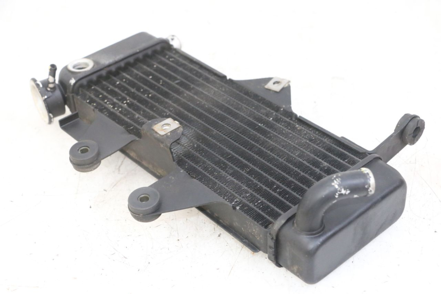 photo de RADIATORE HONDA XLV VARADERO 125 (2000 - 2006) - Dettagli dei punti di fissaggio