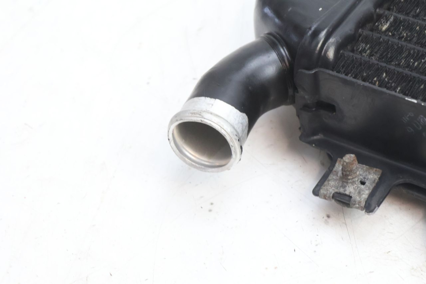 photo de RADIATORE KAWASAKI ZZR 600 (1995 - 2004) - Dettagli dei punti di fissaggio