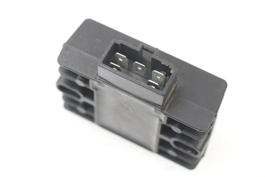 photo de Regolatore di carica YAMAHA AEROX 4 50 (2018 - 2020) - Altra angolazione