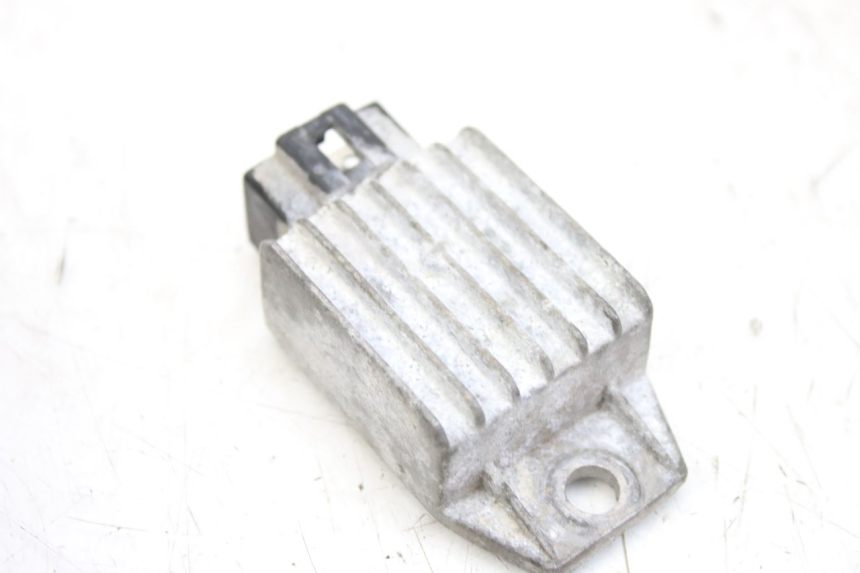 photo de REGOLATORE DI CARICA KYMCO AGILITY 4T 50 (2005 - 2018) - Altra angolazione