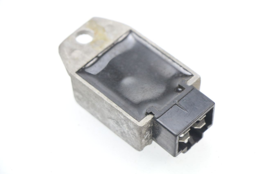 photo de Regolatore di carica KYMCO AGILITY PREMIUM 50 (2007 - 2010) - Altra angolazione