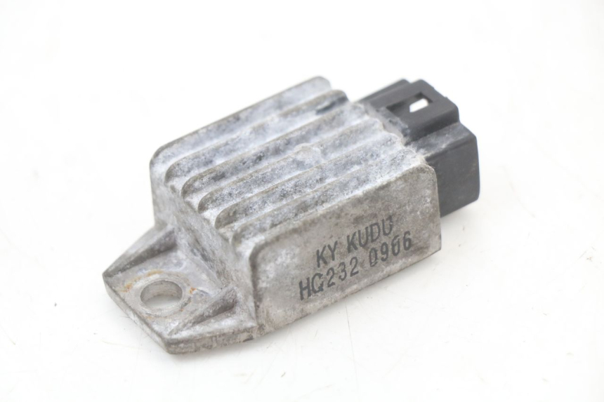 photo de Regolatore di carica KYMCO AGILITY PREMIUM 50 (2007 - 2010) - Altra angolazione