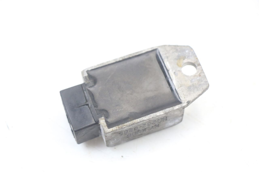 photo de Regolatore di carica KYMCO AGILITY PREMIUM 50 (2007 - 2010) - Primo piano tecnico