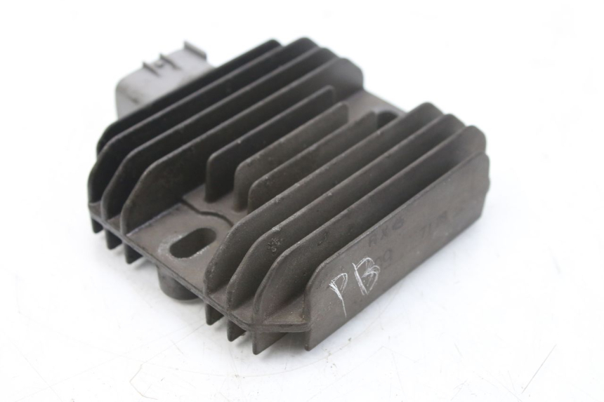 photo de REGOLATORE DI CARICA SUZUKI AN BURGMAN 400 (2006 - 2010) - Primo piano tecnico