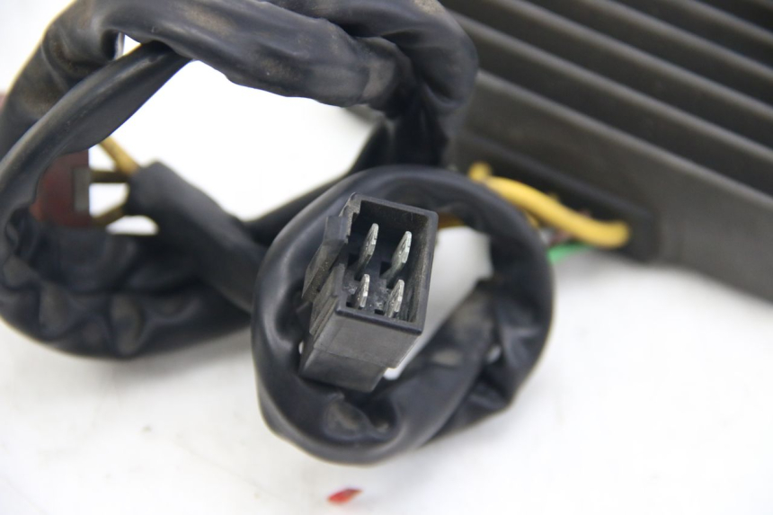 photo de REGOLATORE DI CARICA APRILIA ATLANTIC 500 (2002 - 2003) - Altra angolazione