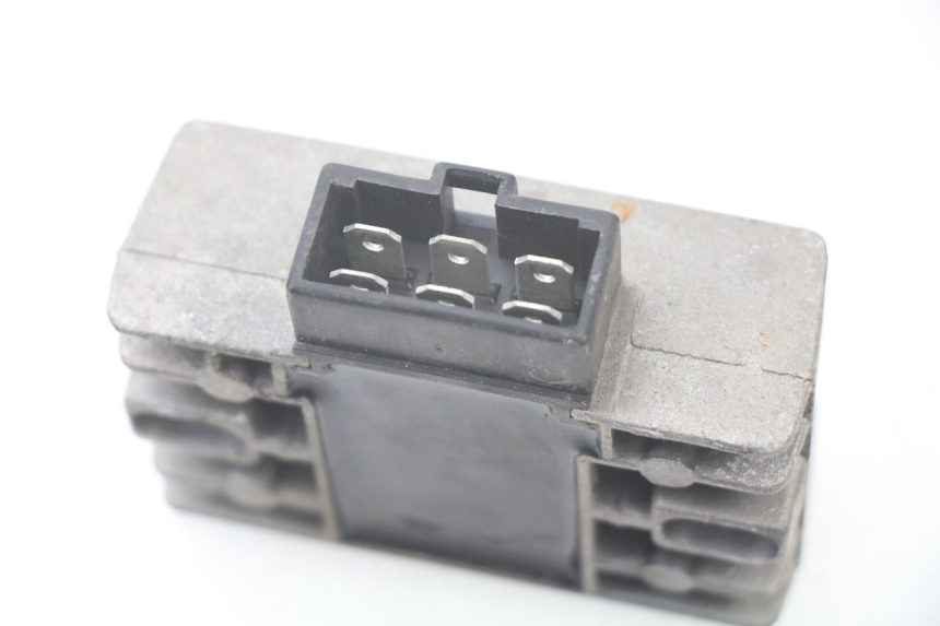 photo de Regolatore di carica PIAGGIO BEVERLY 125 (1998 - 2005) - Dettaglio del componente