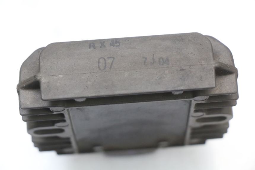 photo de REGOLATORE DI CARICA SUZUKI BURGMAN 125 (2007 - 2014) - Altra angolazione