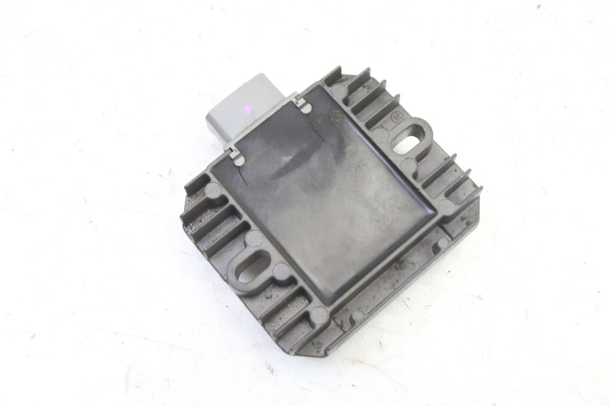 photo de REGOLATORE DI CARICA SUZUKI BURGMAN 125 (2007 - 2014) - Altra angolazione