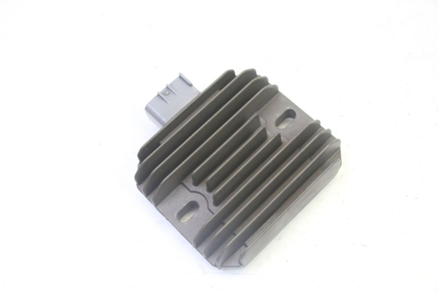 photo de REGOLATORE DI CARICA SUZUKI BURGMAN 125 (2007 - 2014) - Vista principale