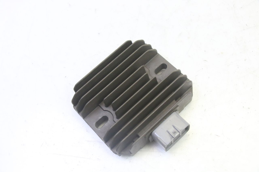 photo de REGOLATORE DI CARICA SUZUKI BURGMAN 125 (2007 - 2014) - Dettaglio del componente