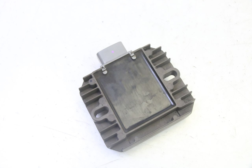 photo de REGOLATORE DI CARICA SUZUKI BURGMAN 125 (2007 - 2014) - Altra angolazione