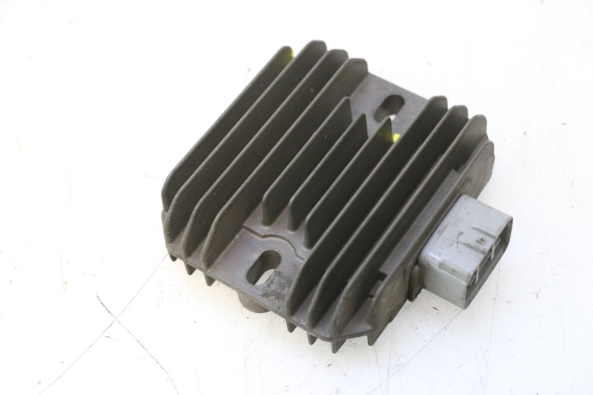 photo de REGOLATORE DI CARICA SUZUKI BURGMAN 125 (2007 - 2014) - Altra angolazione
