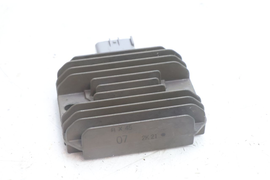 photo de REGOLATORE DI CARICA SUZUKI BURGMAN 125 (2007 - 2014) - Dettaglio del componente