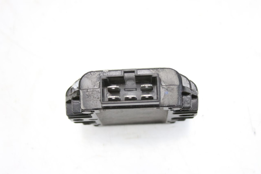 photo de REGOLATORE DI CARICA YAMAHA BW'S BWS 125 (2010 - 2013) - Altra angolazione