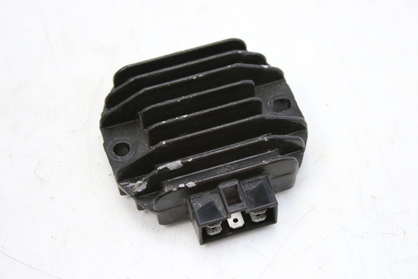 photo de REGOLATORE DI CARICA YAMAHA BW'S BWS 125 (2010 - 2013) - Dettagli dei punti di fissaggio