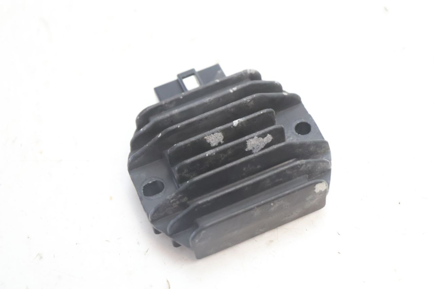 photo de REGOLATORE DI CARICA YAMAHA BW'S BWS 125 (2010 - 2013) - Altra angolazione