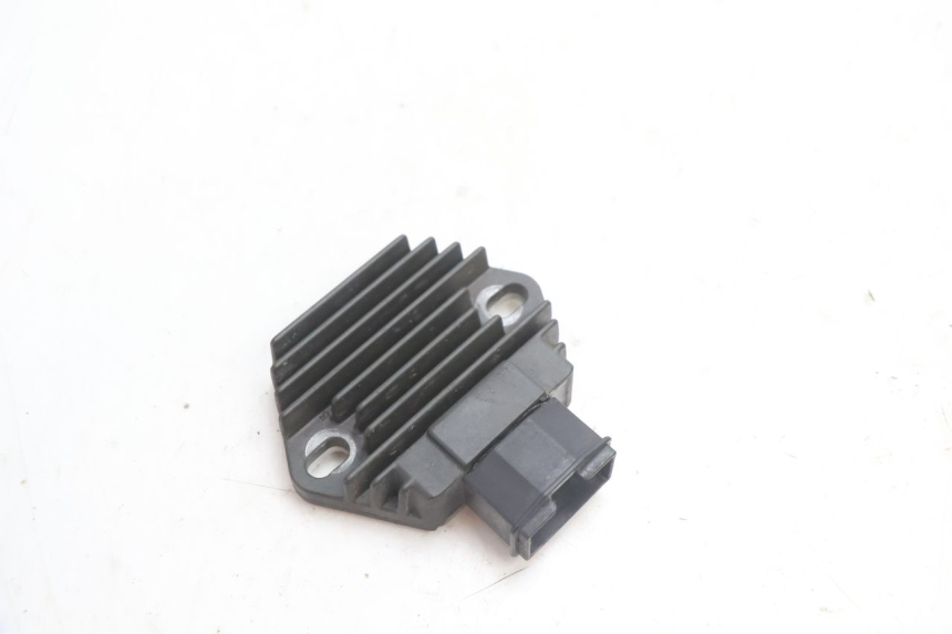 photo de REGOLATORE HONDA CB F HORNET 600 (2005 - 2006) - Vista principale