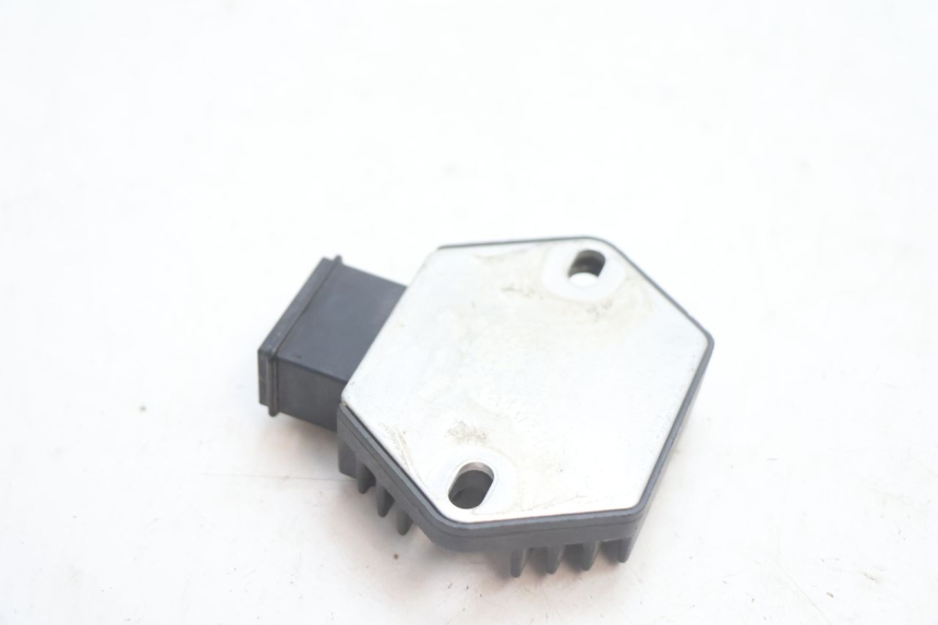 photo de REGOLATORE HONDA CB F HORNET 600 (2005 - 2006) - Altra angolazione