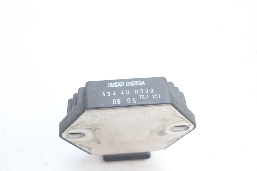 photo de REGOLATORE HONDA CB F HORNET 600 (2005 - 2006) - Primo piano tecnico
