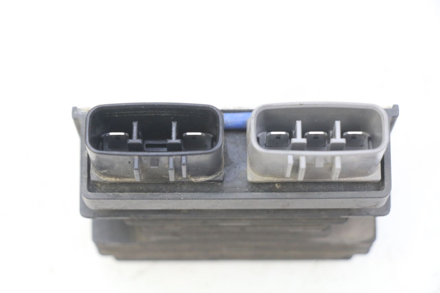 photo de REGOLATORE DI CARICA HONDA CB R 1000 (2018 - 2023) - Dettaglio del componente