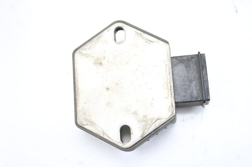 photo de REGOLATORE DI CARICA HONDA CBF 500 (2004 - 2007) - Dettagli dei punti di fissaggio