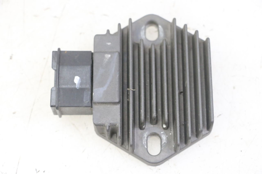 photo de REGOLATORE DI CARICA HONDA CBF 500 (2004 - 2007) - Vista principale