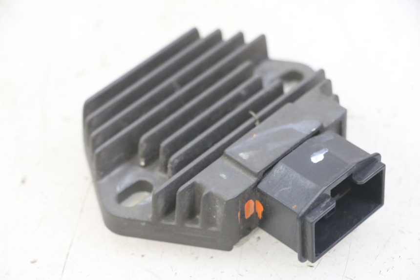 photo de REGOLATORE DI CARICA HONDA CBF 500 (2004 - 2007) - Dettaglio del componente