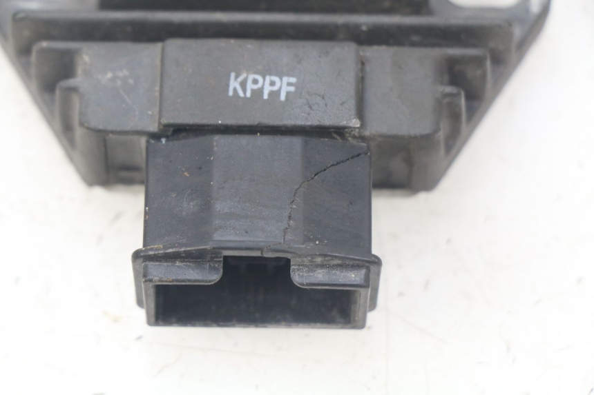 photo de REGOLATORE DI CARICA HONDA CBR R 125 (2003 - 2006) - Primo piano tecnico