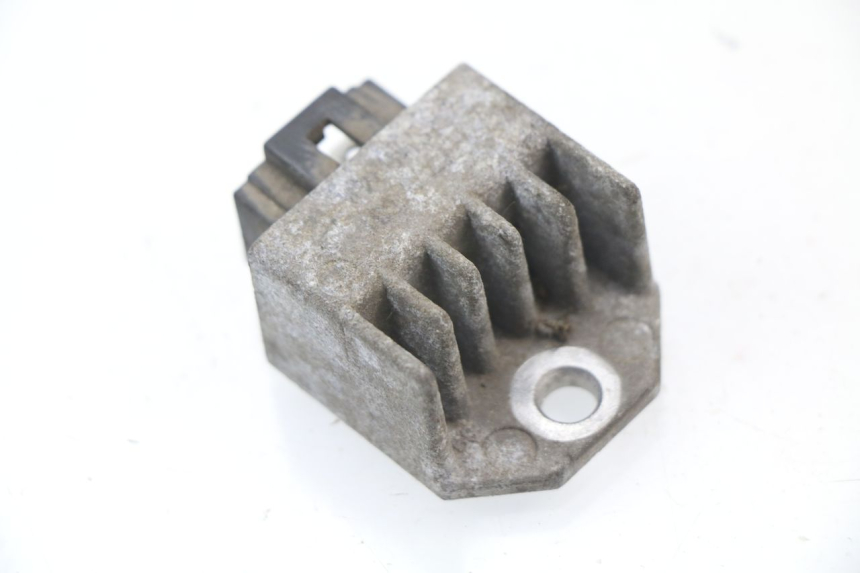 photo de Regolatore di carica HONDA CG 125 (1996 - 1998) - Altra angolazione