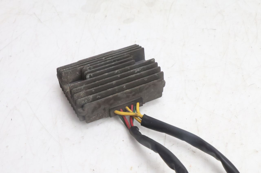 photo de REGOLATORE DI CARICA PEUGEOT CITYSTAR 125 (2011 - 2017) - Dettaglio del componente