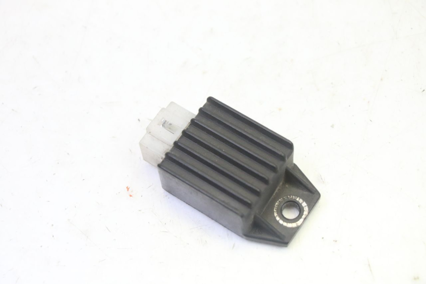 photo de REGOLATORE DI CARICA PEUGEOT CITYSTAR 50 (2013 - 2017) - Dettaglio del componente