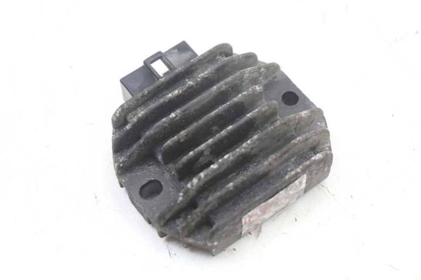 photo de REGOLATORE DI CARICA YAMAHA CYGNUS X 125 (2004 - 2007) - Dettaglio del componente