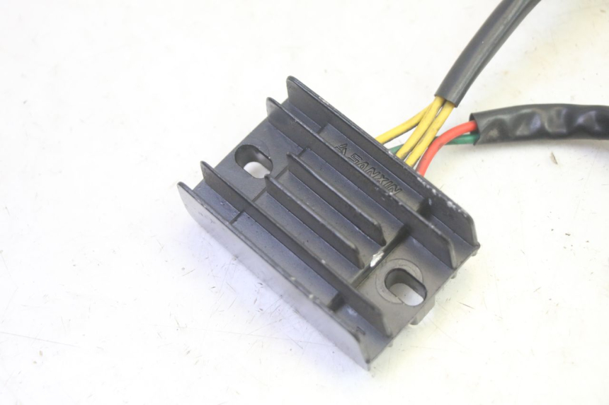 photo de REGOLATORE DI CARICA PEUGEOT DJANGO 4T 50 (2014 - 2019) - Dettaglio del componente