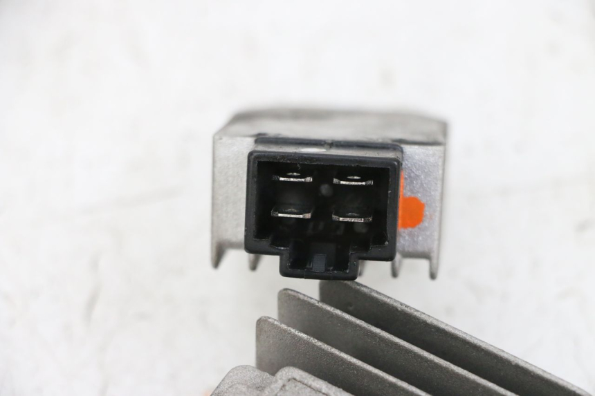 photo de REGOLATORE SEGWAY NINEBOT E125S 1 (2022 - 2026) - Stato della superficie e materiale