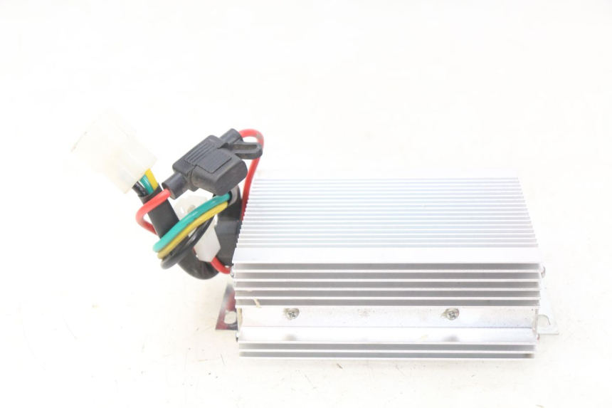 photo de Regolatore di carica EFUN E2GO 1 (2017 - 2021) - Dettagli dei punti di fissaggio