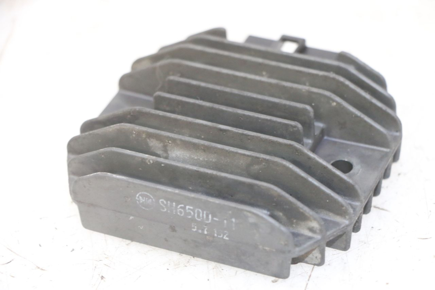 photo de REGOLATORE PEUGEOT ELYSTAR 125 (2002 - 2007) - Primo piano tecnico