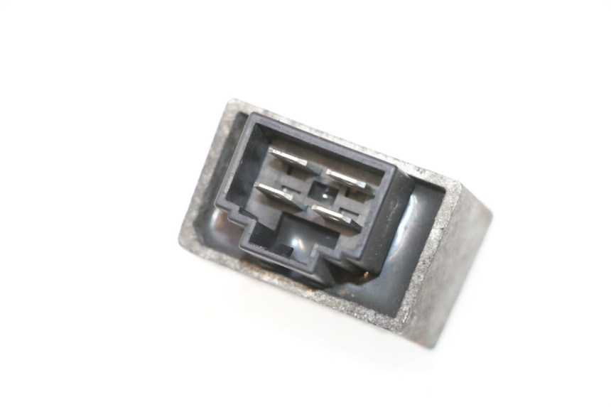 photo de REGOLATORE DI CARICA PEUGEOT ELYSTAR 50 (2002 - 2014) - Dettaglio del componente