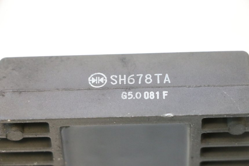 photo de REGOLATORE DI CARICA KAWASAKI ER-6 ER6 F ABS 650 (2012 - 2016) - Primo piano tecnico