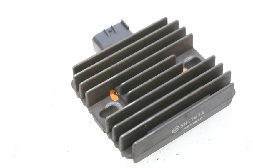 photo de REGOLATORE DI CARICA KAWASAKI ER-6 ER6 F ABS 650 (2012 - 2016) - Vista d'insieme del prodotto