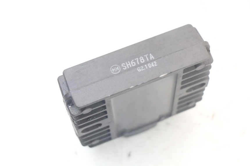 photo de REGOLATORE KAWASAKI ER-6 ER6 N 650 (2012 - 2016) - Primo piano tecnico