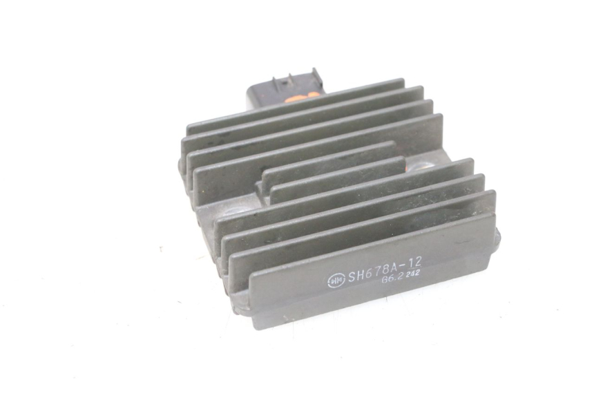 photo de REGOLATORE KAWASAKI ER-6 ER6 N 650 (2005 - 2009) - Primo piano tecnico